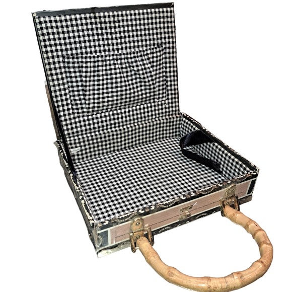 DARLING 9-inch Vintage HOLLYWOOD 9 by 8 inch LARGE Box Purse - Picture 12 of 14